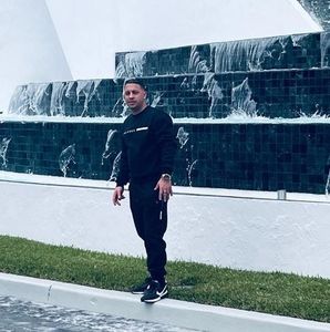 Meet your Posher, Diego césar